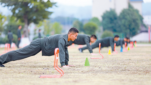 《軍事體育訓練大綱》印發